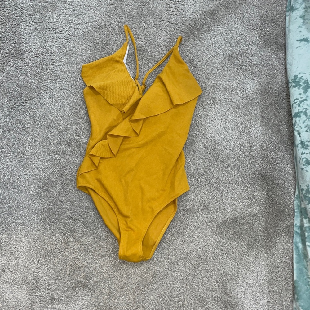 Cupshe ruffle one piece
